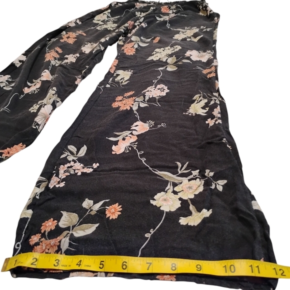 BRANDY MELVILLE | Floral Lightweight Flowy Wide Leg Elastic Waist Pants | SM - L - Picture 9 of 11